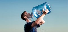 باورهاي غلط در مورد نوشیدن آب که کار دستتان مي‌دهد
