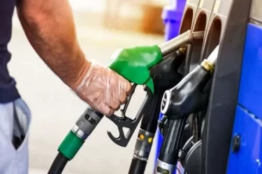 توضیحات وزیر نفت درباره قیمت‌گذاری بنزین سوپر وارداتی و توییت بابک زنجانی