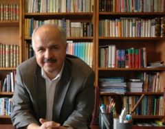 سعدی در پویایی و تعالی، زایش و گستردگی زبان فارسی کاری کرده کارستان!