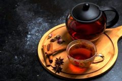 چه کسانی نباید چای پُر رنگ بخورند؟
